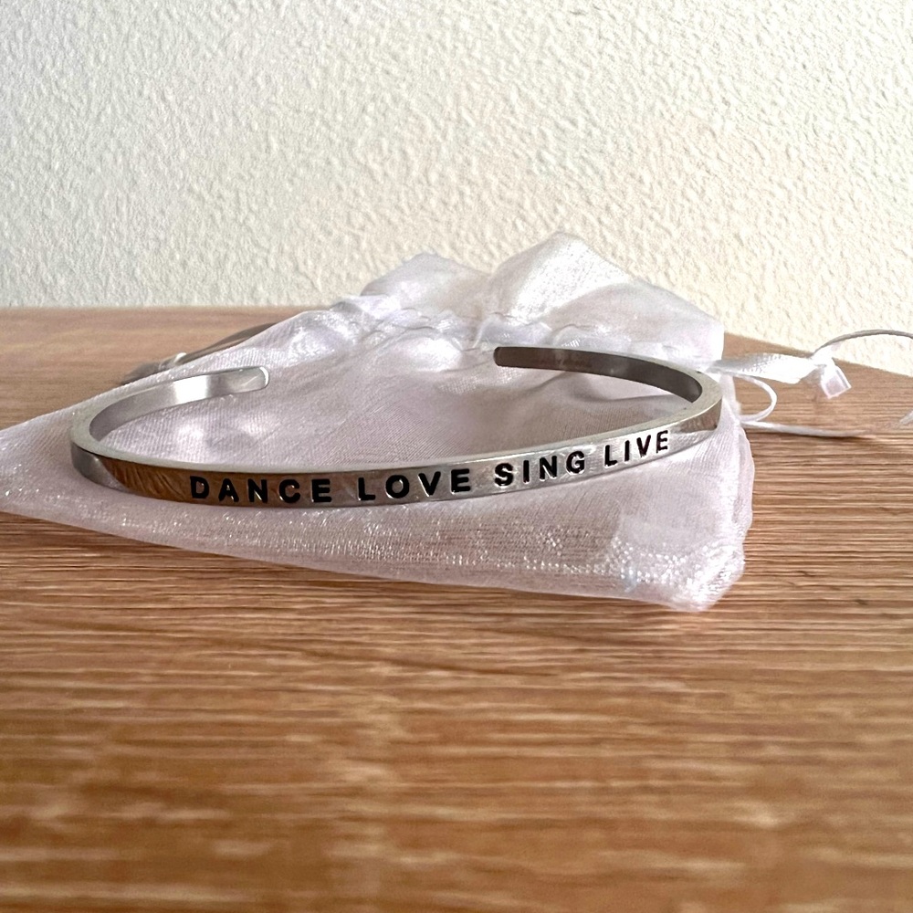 NWOT Adjustable Mantraband Bracelet, “Dance Love Sing Live”